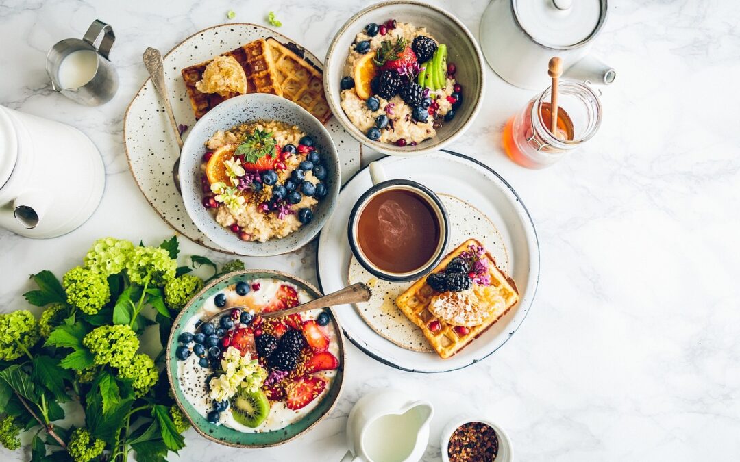 Yogurt con miel y toppings naturales: el desayuno saludable que transforma tu mañana