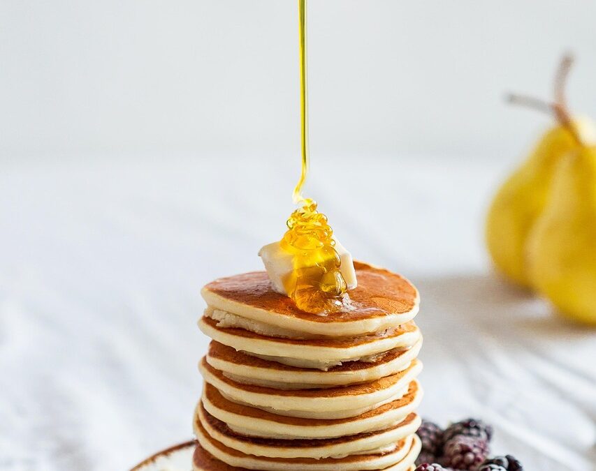 Pancakes o Waffles: Descubre cómo la Miel Artesanal Eleva su Sabor y Beneficios